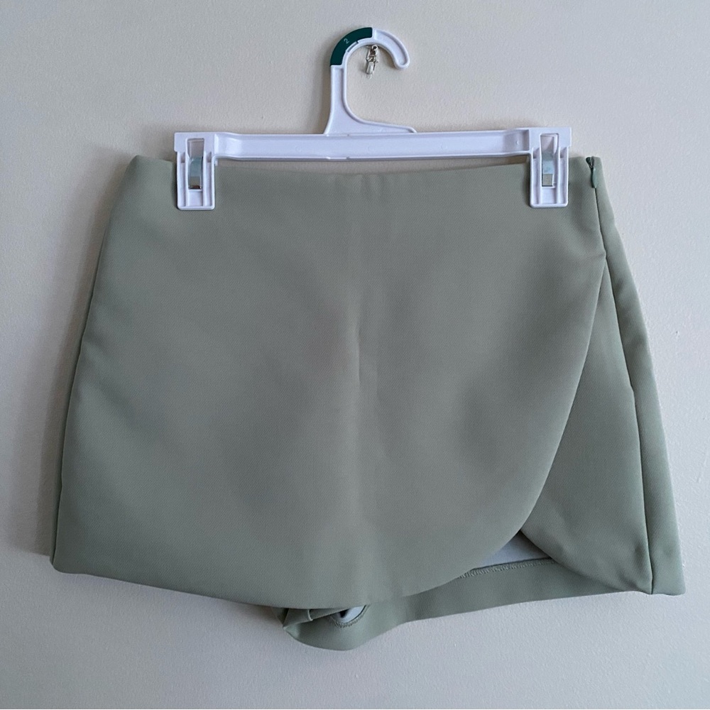 Zara NEW SKORT NEVER WORN size small